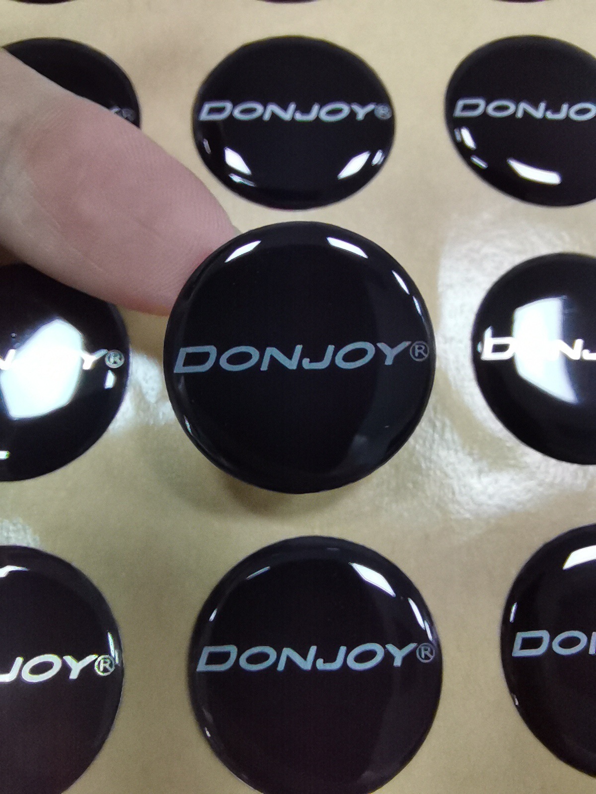 Custom Dome Epoxy Resin Sticke - Resin Art Logo recension och pris