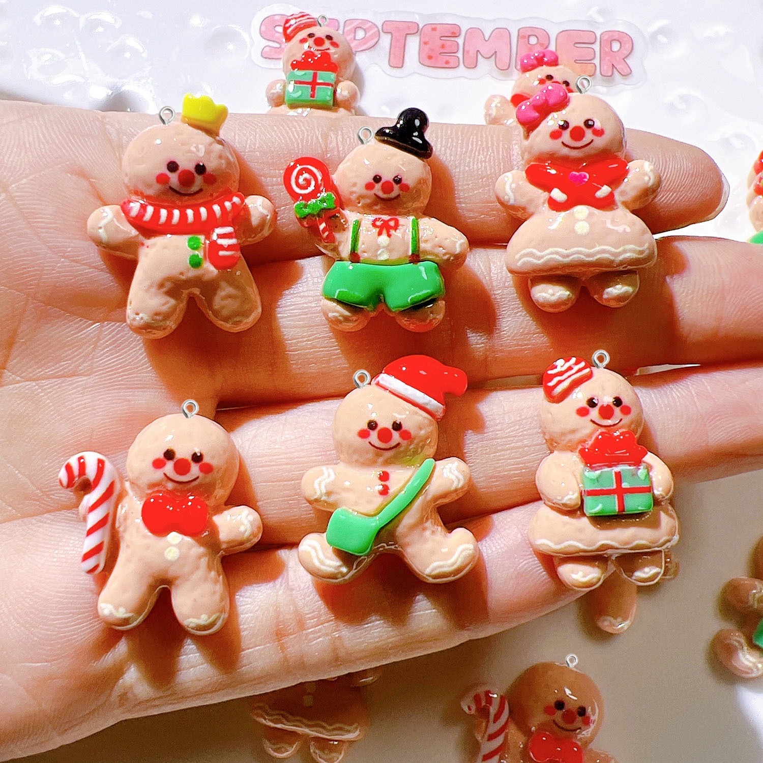 10Pcs Cute Christmas Doll Plan - Resin Art Earrings Material recension och pris